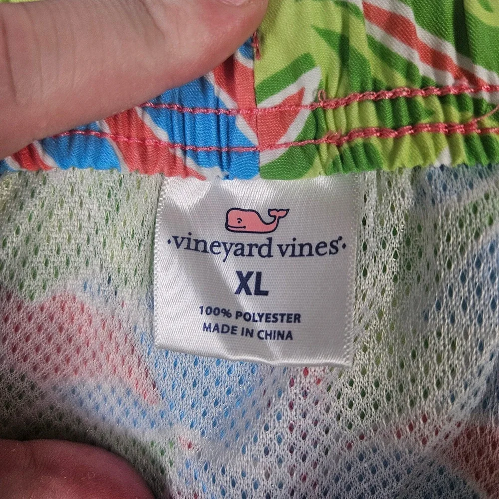 Vineyard Vines Swim Trunks Men's Size‎ XL Tropical Print Lined Quick Dry